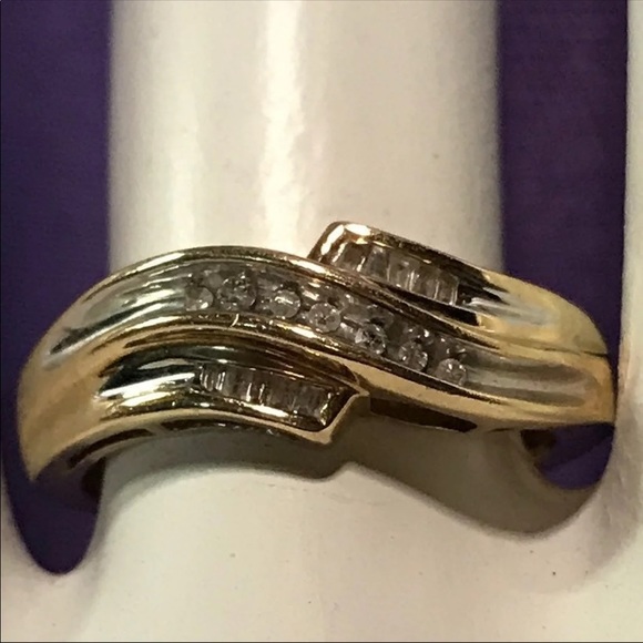 10k diamonds yellow gold ring. - Picture 1 of 10